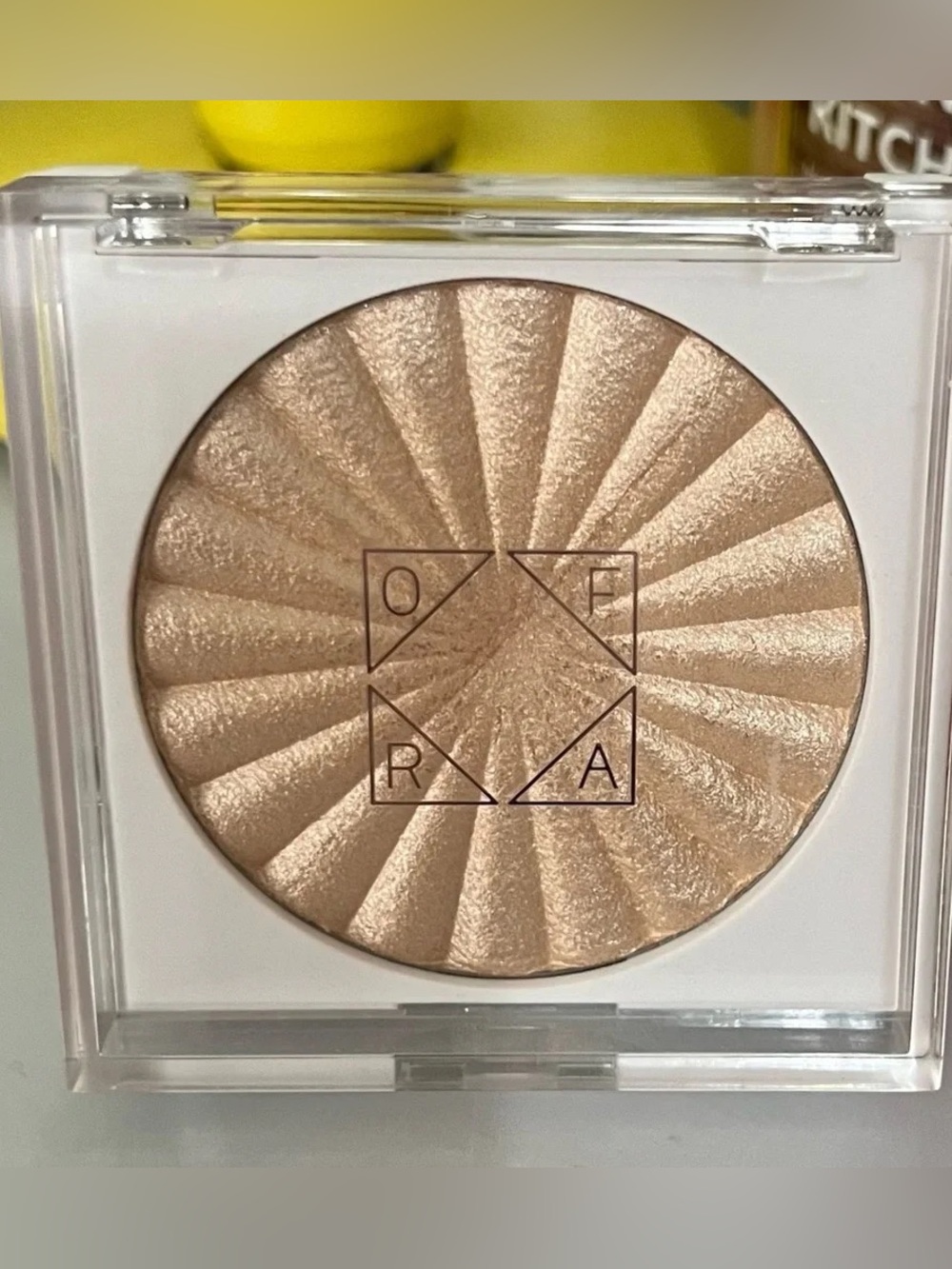 OFRA Radiant Champagne Highlighter - Shimmery Light Gold